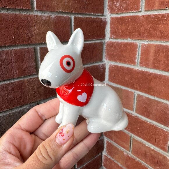 TARGET SPRITZ VALENTINE'S DAY TARGET BULLSEYE DOG FIGURINE 1CT - Picture 1 of 4